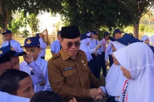 Sekda Bone Bolango Motivasi Siswa Baru, Ajak Raih Prestasi dan Gunakan Gawai Secara Bijak