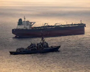 Trump Batalkan Rencana Tarif Tol Selat Hormuz, tetapi Blokade Iran Tetap Berlanjut