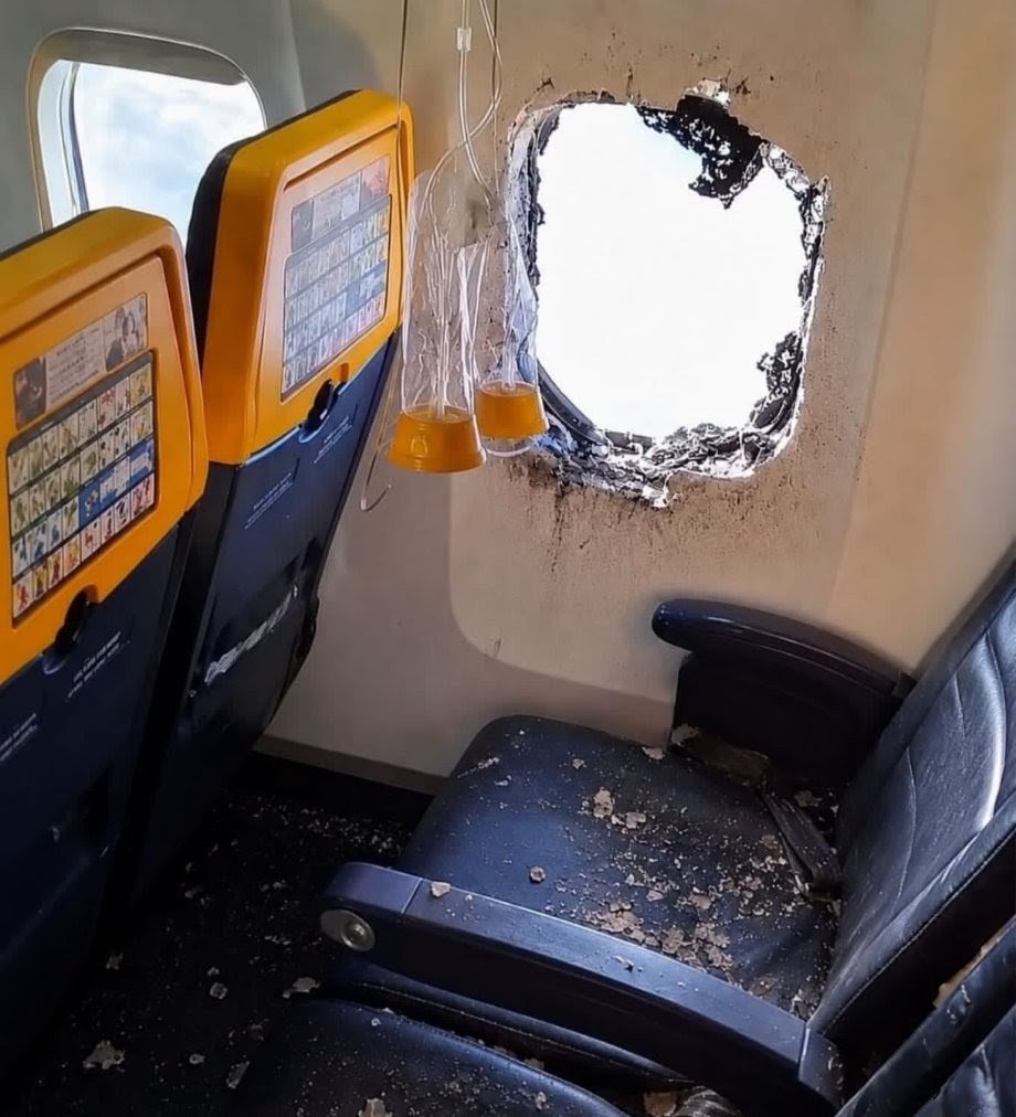 Momen Penumpang Ryanair-Air...