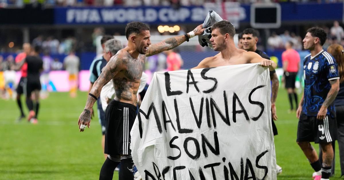 FIFA Didesak Selidiki Timnas Argentina Usai Bentangkan Sp...