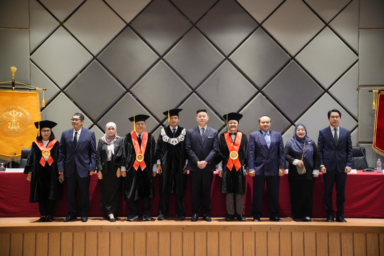 Raih Doktor Ilmu Hukum ke-357 FHUI, Jandi Mukianto Bawaka...
