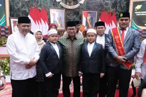 Gubernur Pramono Anung Beri Lulusan PKM Ruang Dakwah di Masjid Pemprov DKI Jakarta