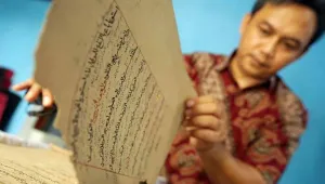 Menengok Sembilan Manuskrip Kuno Abad 19 yang Dijaga Pegiat Sejarah Trenggalek