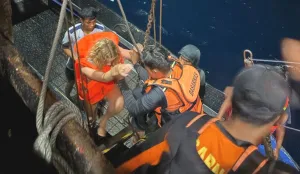 SAR Mataram Selamatkan 45 Penumpang kapal tenggelam di perairan BimaSAR Mataram selamatkan 45 penumpang Kapal Tenggelam di Perairan Bima
