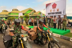 TNI Bantu Warga Perbatasan ...