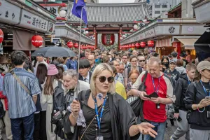 Di Tengah Rekor Pelemahan Yen, Angka Kunjungan Turis Asing ke Jepang Turun
