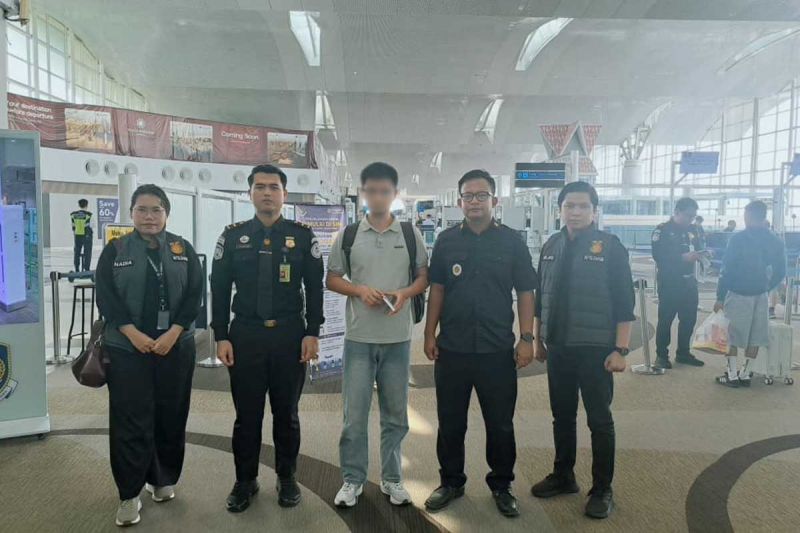 Langgar Aturan Keimigrasian, WN China Dideportasi Imigras...