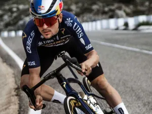 Mauro Schmid Juarai Etape 13 Tour de France, Tom Pidcock Pangkas Jarak dari Tadej Pogacar di Puncak Klasemen