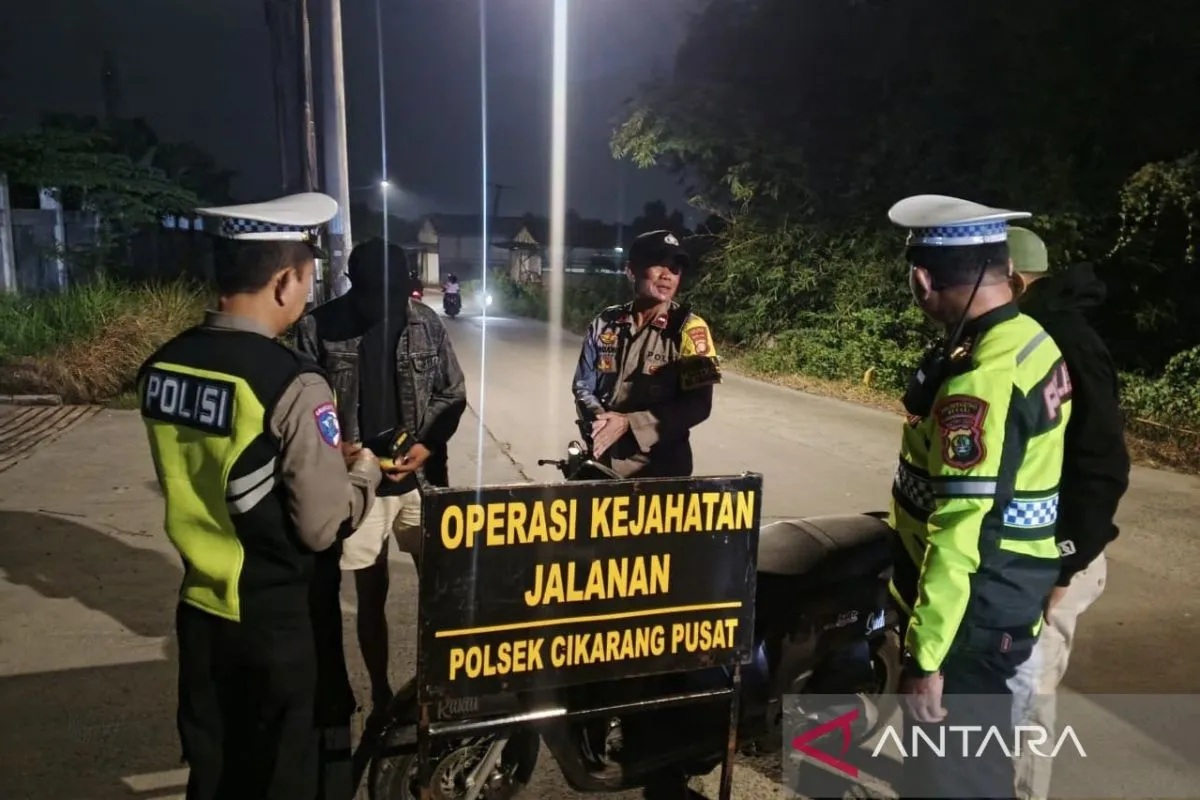 Polres Metro Bekasi Gelar Operasi di Kawasan Rawan Kejaha...