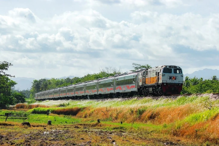 PT KAI Ungkap Jumlah Penumpang KA Parahyangan Capai 570.1...
