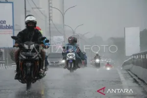 BMKG Keluarkan Peringatan D...