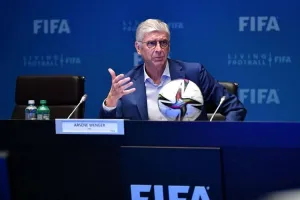 FIFA Evaluasi Aturan Hydration Break, Wenger: Tak Pengaruhi Hasil Pertandingan