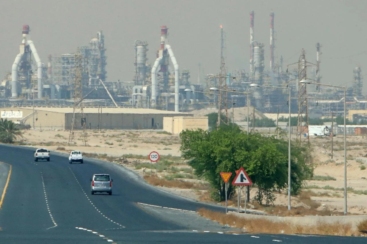 Kilang Minyak Utama Kuwait Babak Belur Digempur Iran