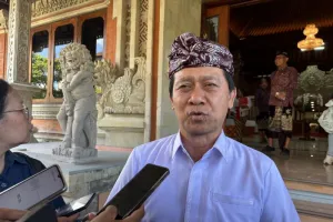 Luas Sawah Terus Menyusut, ...