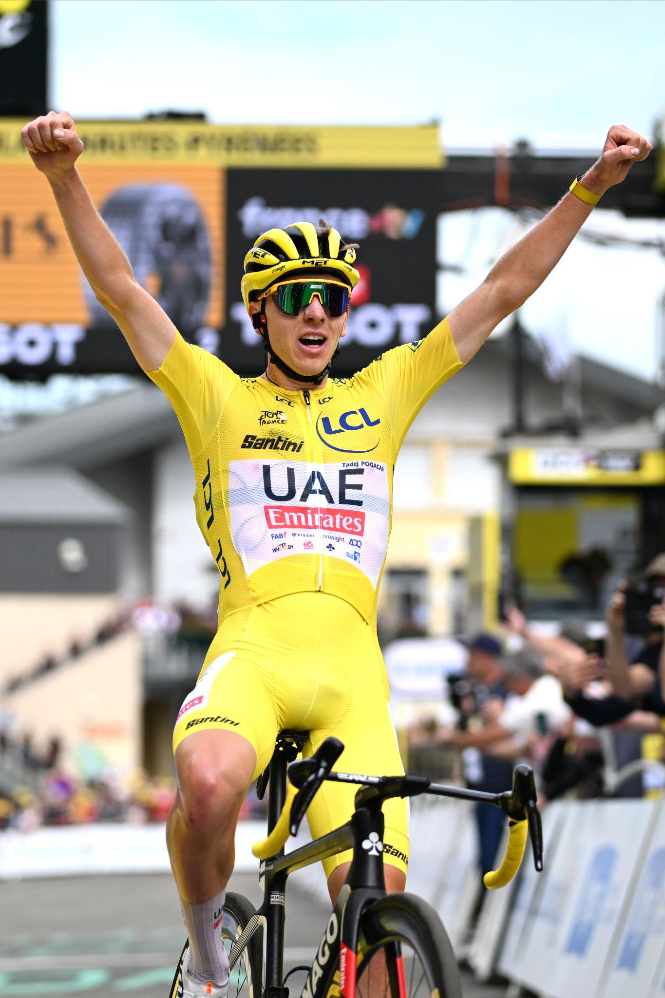 Pogacar Melesat di Pegunungan, Menang Etape 14 dan Kian D...