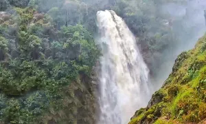 Pencarian Presenter TVRI Papua Barat yang Hanyut terseret Ait Terjun Memti