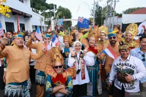 Wisatawan Mancanegara Ambil...