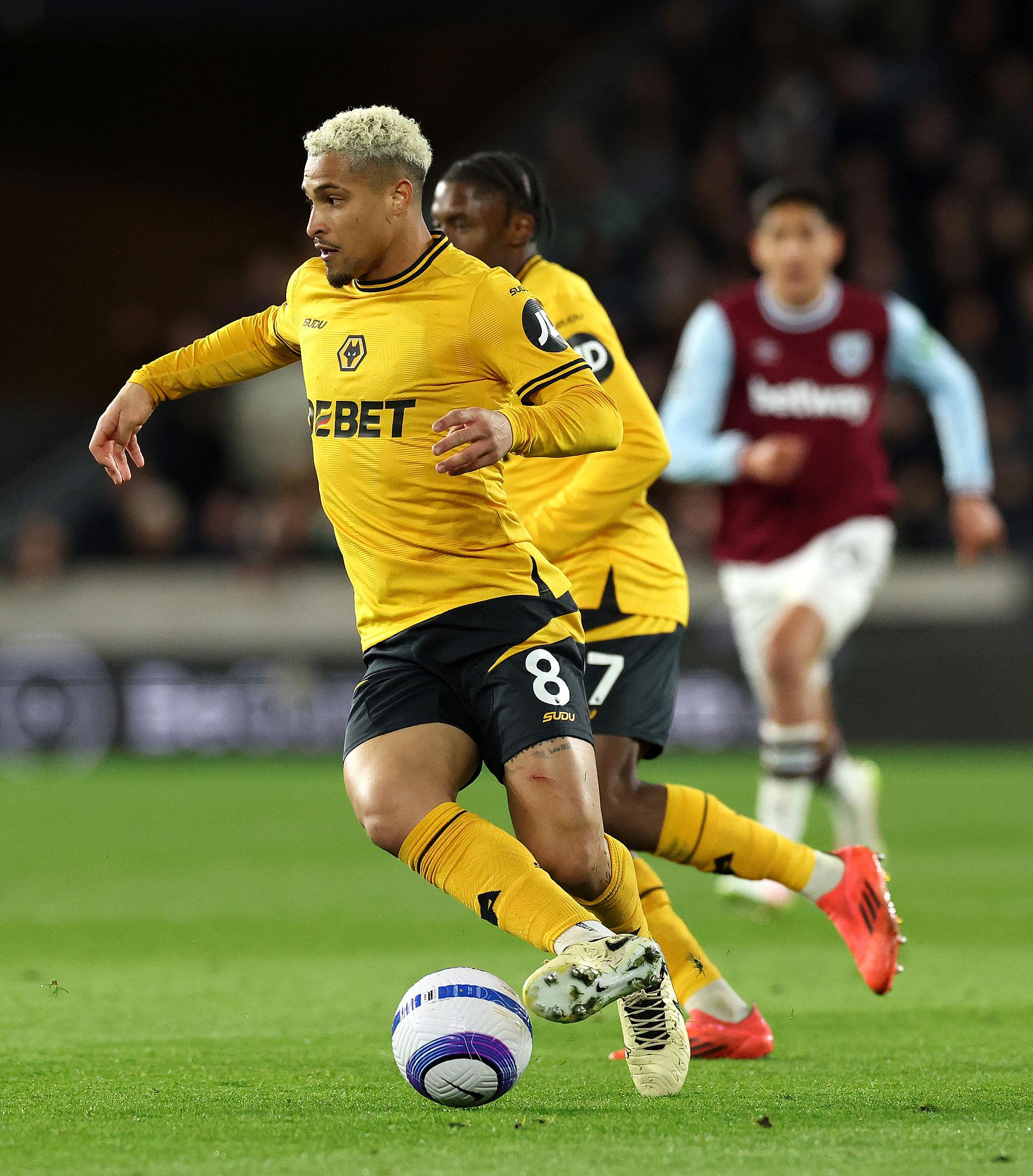 Aston Villa Resmi Datangkan Joao Gomes dari Wolverhampton