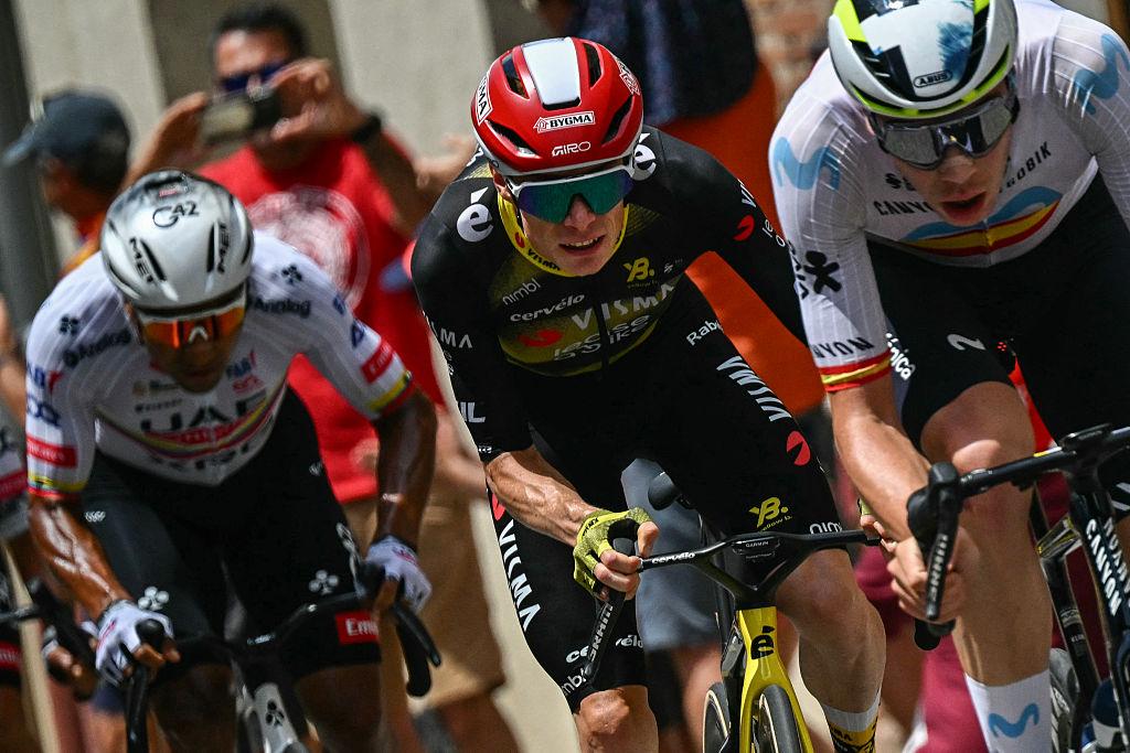 Evenepoel Menangi Etape 15 Tour de France, Vingegaard Mun...