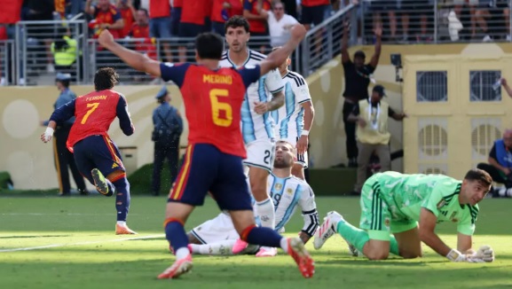 Ferran Torres Antar Spanyol...