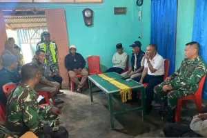 Kemensos Salurkan Bantuan u...