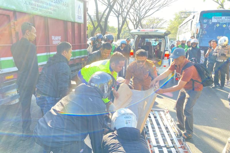 Polresta Bandung Buru Sopir Truk Tabrak Lari yang Tewaska...