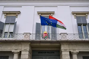 Resmi Kosong, PM Magyar Ber...