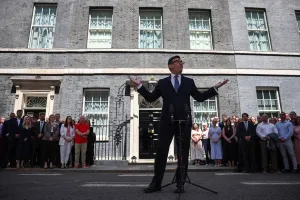 Burnham Resmi Jadi PM Inggr...