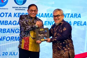 Gandeng Badan Informasi Ge...