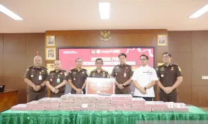 Kejari Tangsel Kembalikan U...