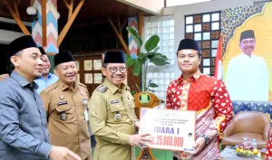 Pemkot Tangerang Berikan Bo...