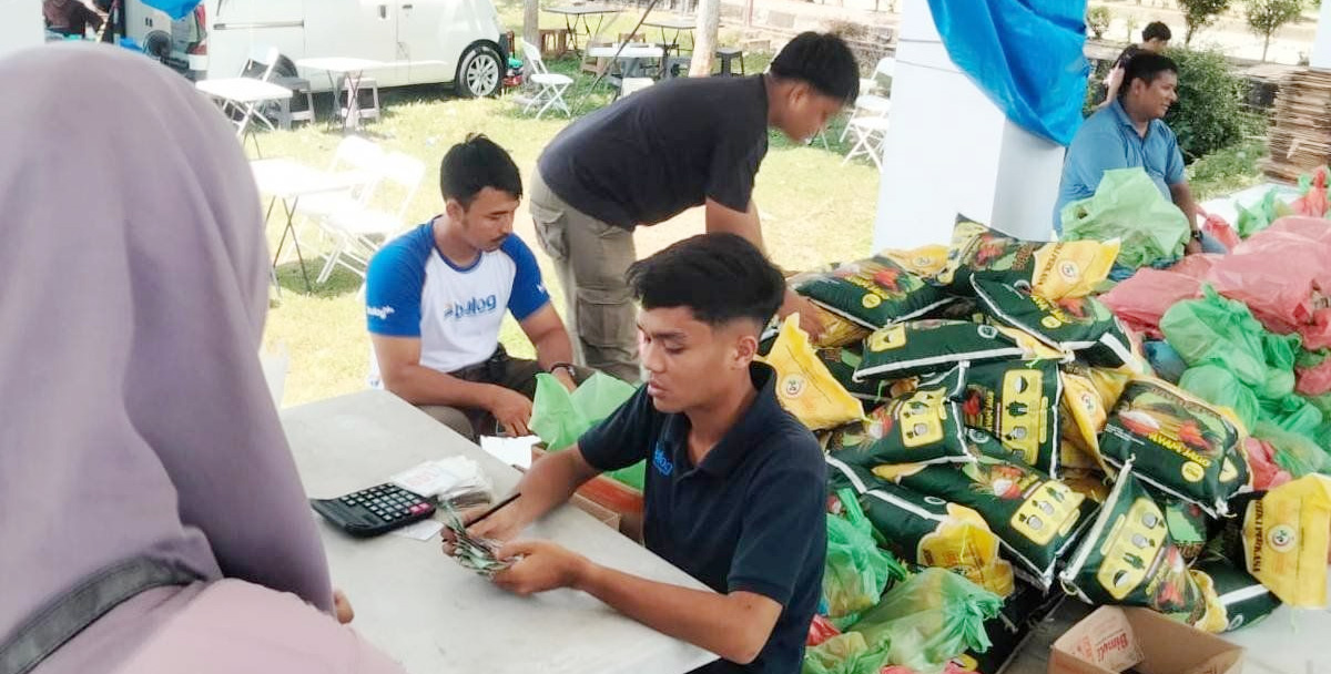 Warga Serbu Gerakan Pangan Murah HUT Nagan Raya, Pemkab S...