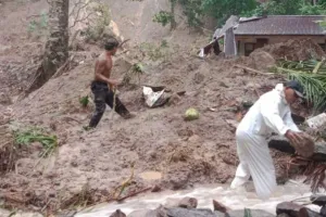 Dua Jembatan Putus Dampak Banjir yang Melanda  Kampung Binala-Lelipang