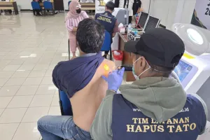Seratus Warga Jakarta Utara Ikut Hapus Tato Gratis di Kantor Walkot