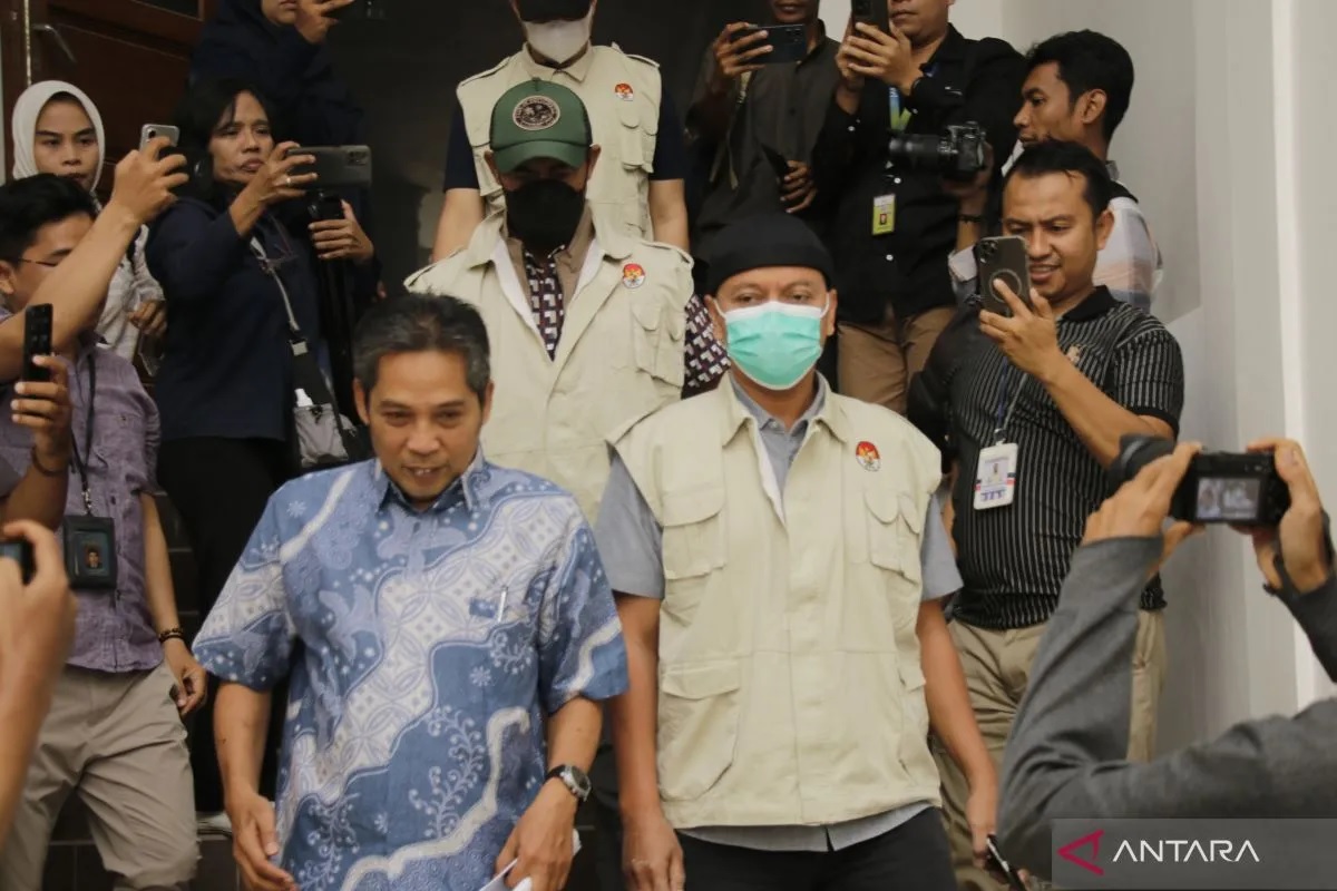 KPK Geledah Sejumlah Ruangan di Kantor Bupati Lombok Barat
