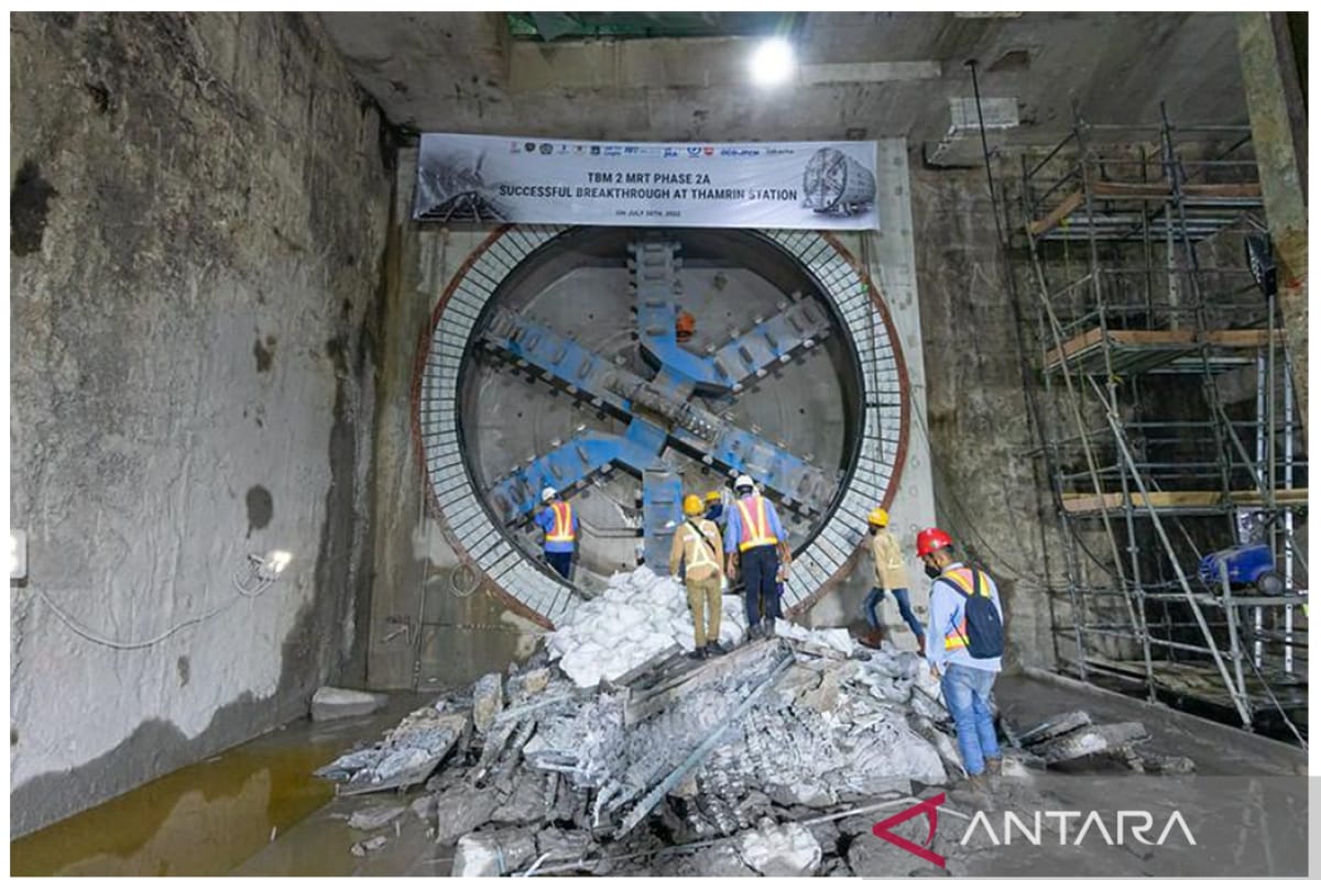 Pembangunan Stasiun MRT Monas Gunakan Box Jacking, Ditarg...