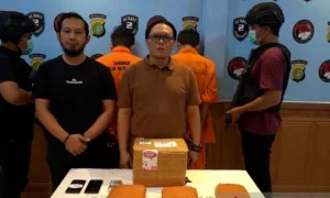 Polisi Menyamar Jadi Kurir, Pengiriman 3 Kg Ganja Lewat Ekspedisi Berhasil Digagalkan