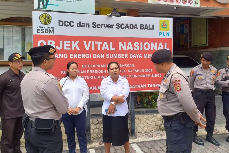 Polisi Perketat Pengamanan Objek Vital Kelistrikan di Bal...