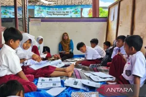 65 Siswa SDN Jetak Blora Terpaksa Belajar di Rumah Warga, Gedung Sekolah Masih Diperbaiki.