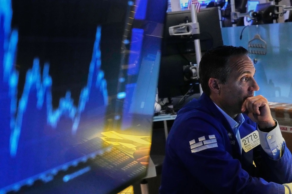 Harga Minyak Brent Tembus $100 per Barel, Saham Tesla dan...