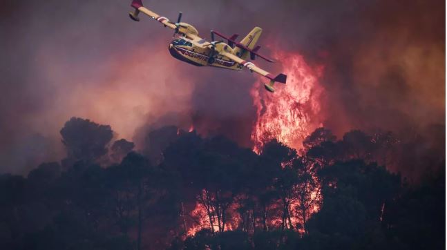 Kebakaran Hutan di Eropa Memaksa Ribuan Orang Mengungsi
