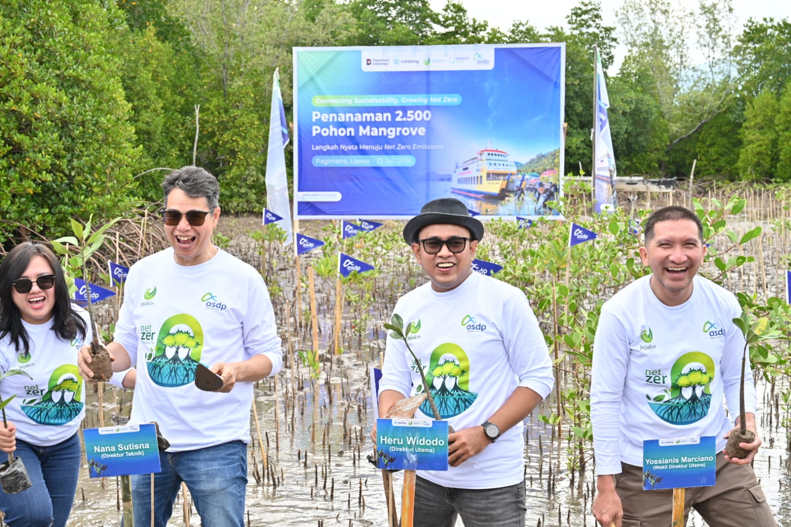 Perduli Lingkungan, 2.500 Mangrove Ditanam di Pagimana ol...