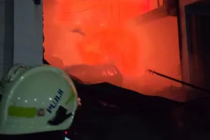 Kebakaran Hanguskan Dua Bangunan Gudang di Cilincing, Api Berhasil Dipadamkan Setelah 8 Jam