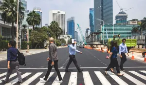 Pejalan Kaki Harus Diprioritaskan Saat Lampu Pelican Crossing Hijau
