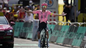 Carapaz Menangi Etape Pegunungan Terakhir Tour de France, Pogacar Selangkah Lagi Raih Gelar Kelima