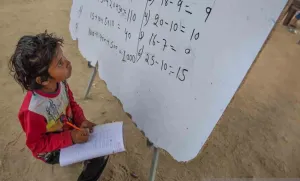 Diguncang Protes Massal, Me...