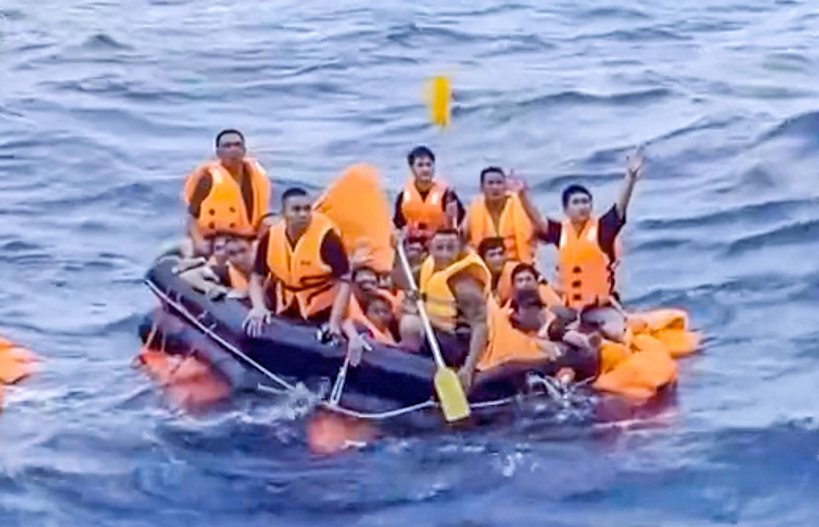 Vietnam Cari 17 Orang Setelah Kapal Tenggelam di LTS