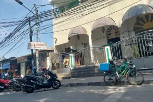 Kecamatan Menteng Respons Cepat, Gerobak Pedagang Nasi Uduk yang Rusak Segera Diganti.