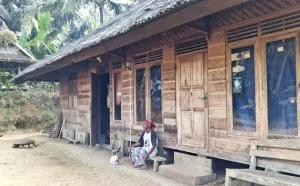 Tradisi Kampung Kuta Menjad...