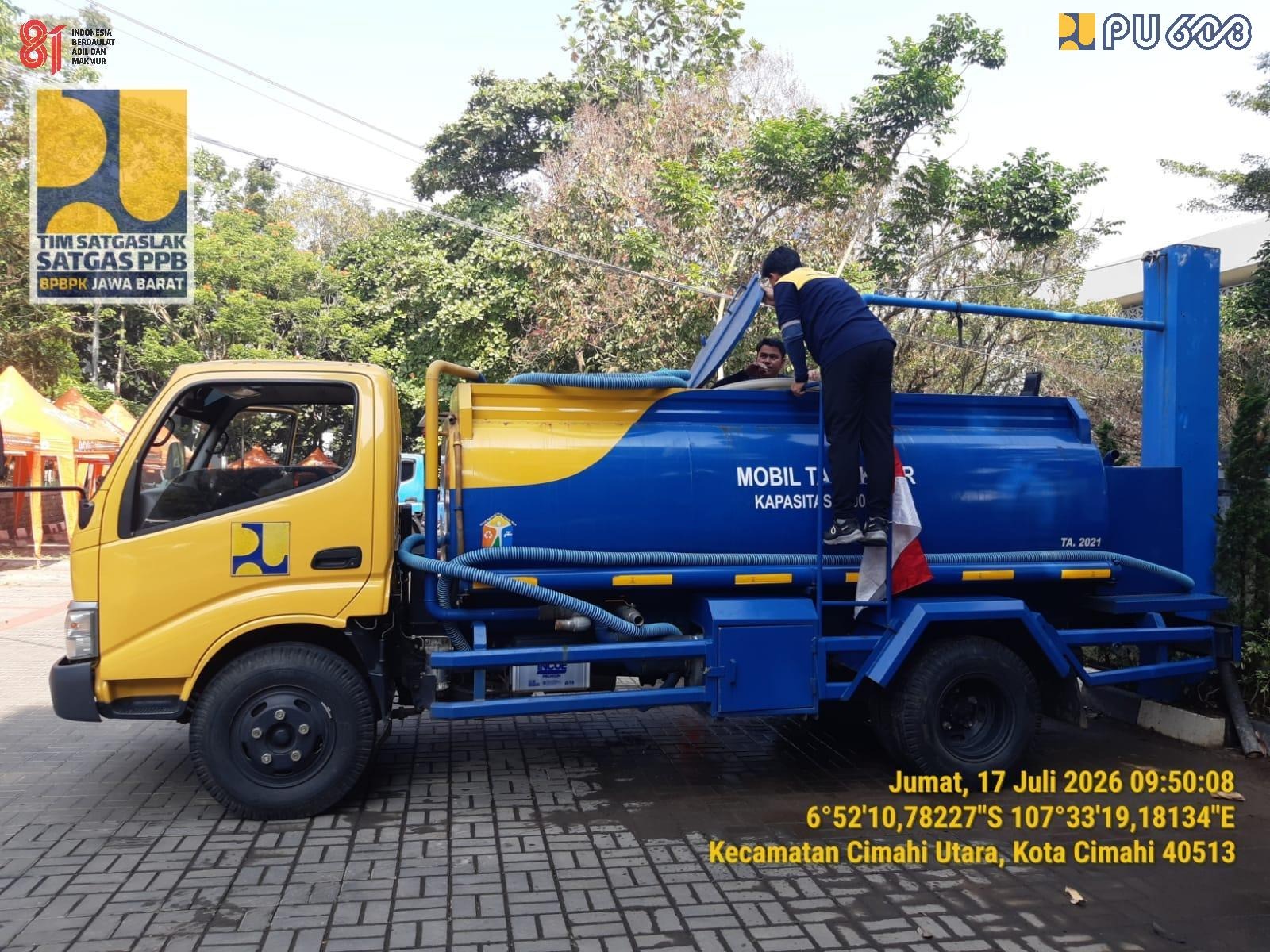 Status Siaga Darurat! PU Kerahkan 5 Mobil Tangki Kirim 40 Ribu Liter Air ke Cimahi